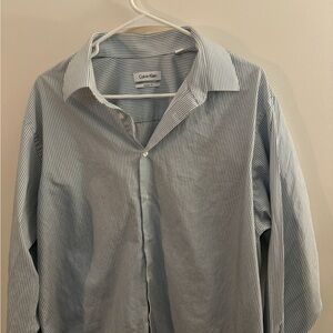 Calvin Klein button up dress shirt men’s Slim fit. 17 34/35